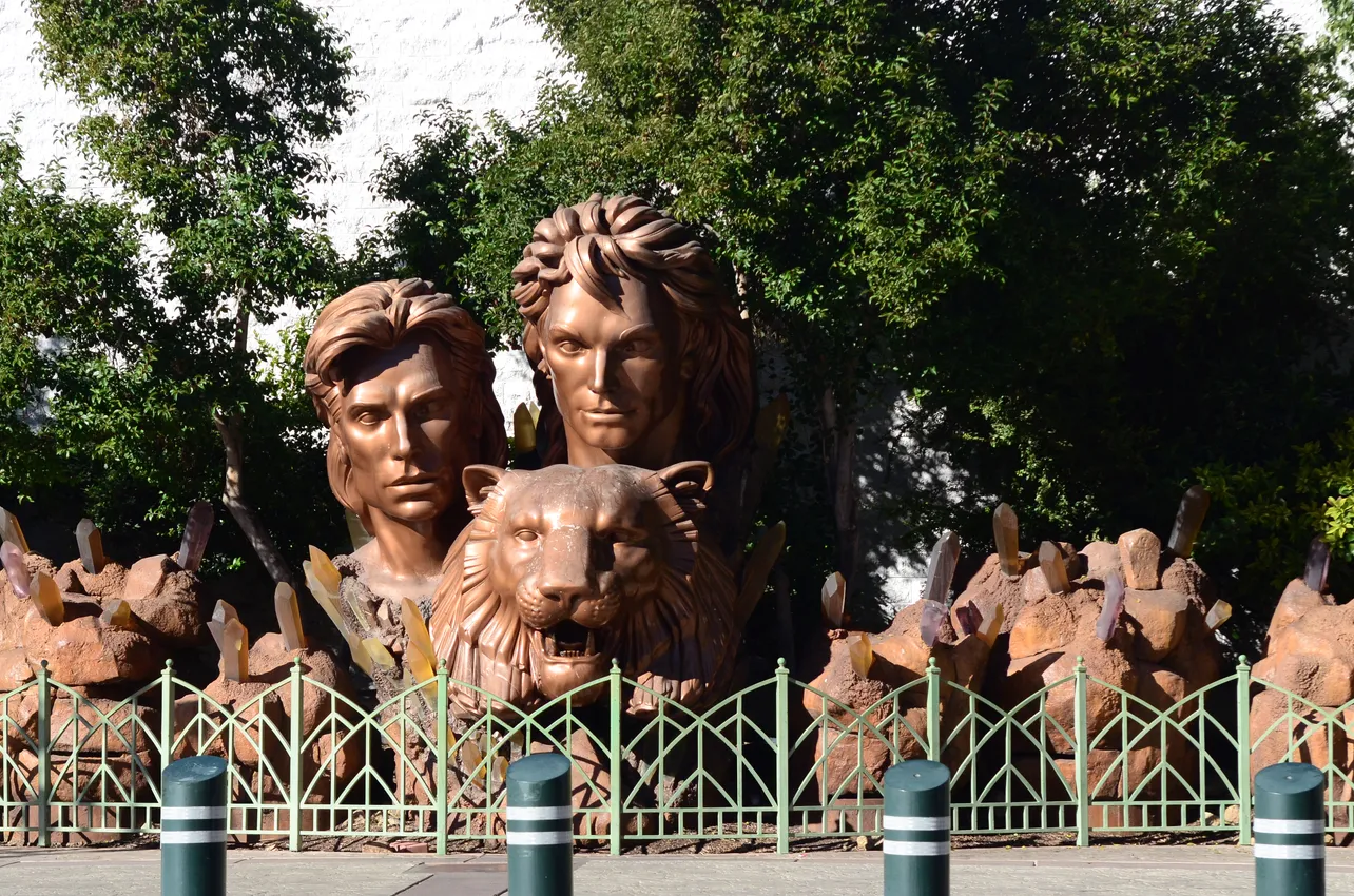 Siegfried & Roy Statue at Neon Museum